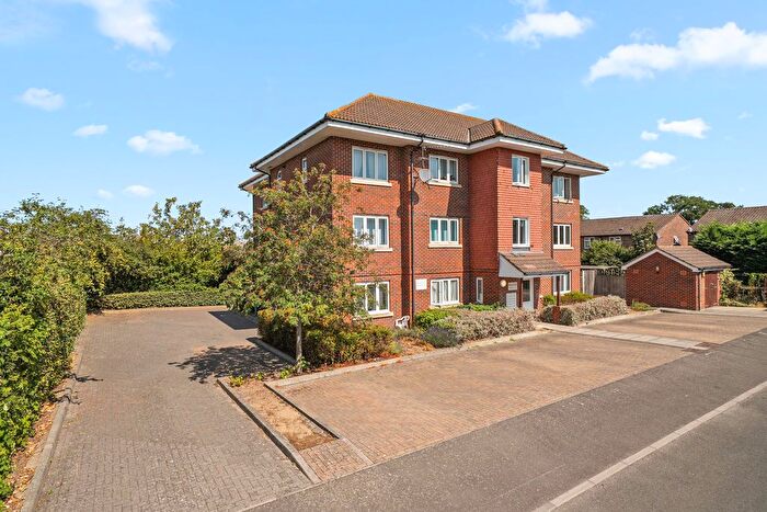 2 Bedroom Flat For Sale In Lansdown Close, Walton-On-Thames, KT12