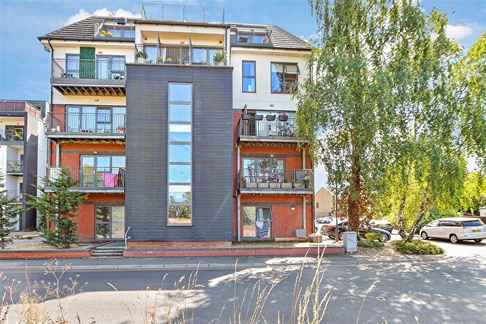 1 Bedroom Flat For Sale In Mill Green Road, Mitcham Junction, Surrey, CR4