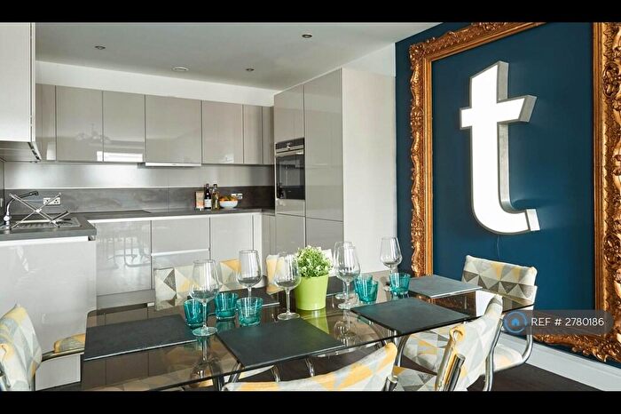 3 Bedroom Flat To Rent In Kingsland Road, London, E8