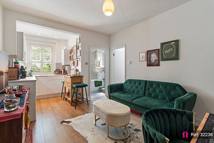 1 Bedroom Flat To Rent In Chiswick Road, London, W4