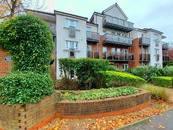 2 Bedroom Flat To Rent In Eaton Road, Sutton, SM2