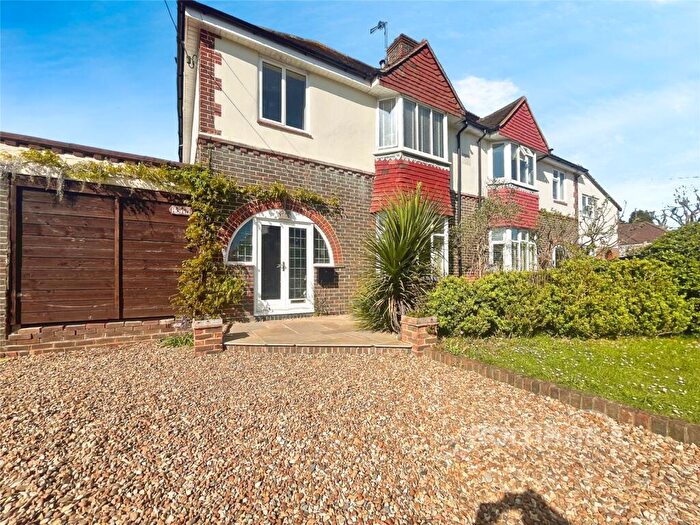 3 Bedroom Semi-Detached House For Sale In Mount Pleasant Road, Alton, Hampshire, GU34
