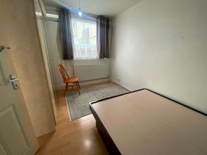 4 Bedroom Maisonette To Rent In Cable Street, Pegswood Court, E1