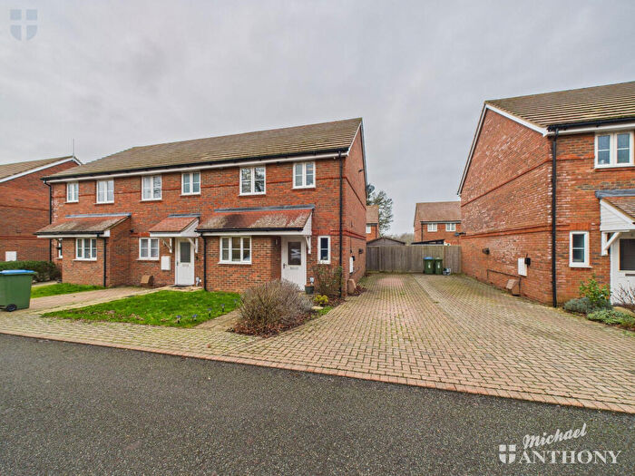 3 Bedroom End Of Terrace House For Sale In Oak Place, Aylesbury, HP22
