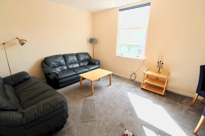 2 Bedroom Flat To Rent In Bon Accord Terrace, Top Floor, AB11