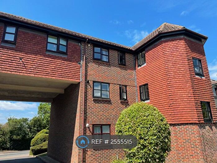1 Bedroom Flat To Rent In Maple Leaf Close, Biggin Hill, Westerham, TN16