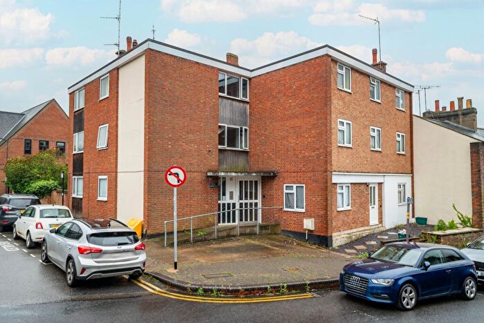 1 Bedroom Apartment To Rent In Spencer Street, St. Albans, Hertfordshire, AL3