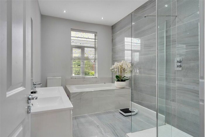 3 Bedroom End Of Terrace House For Sale In Avenue Road Extension, Clarendon Park, Leicester, LE2
