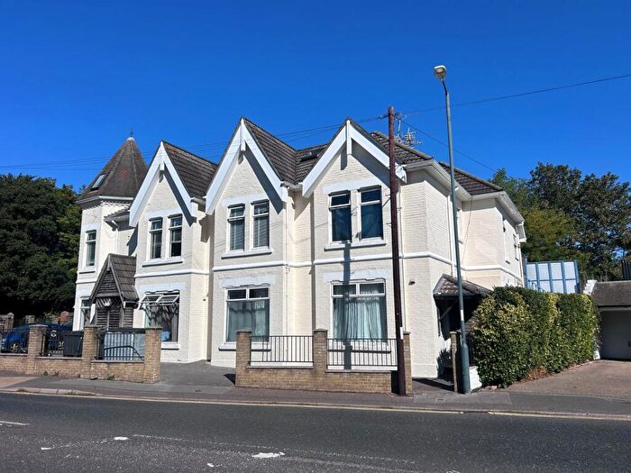 3 Bedroom Flat For Sale In Alum Chine Road, Westbourne, BH4