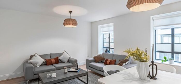 2 Bedroom Flat To Rent In Thayer Street, Marylebone, W1U