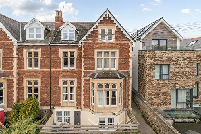 3 Bedroom Flat For Sale In Hurle Crescent, Clifton, BS8