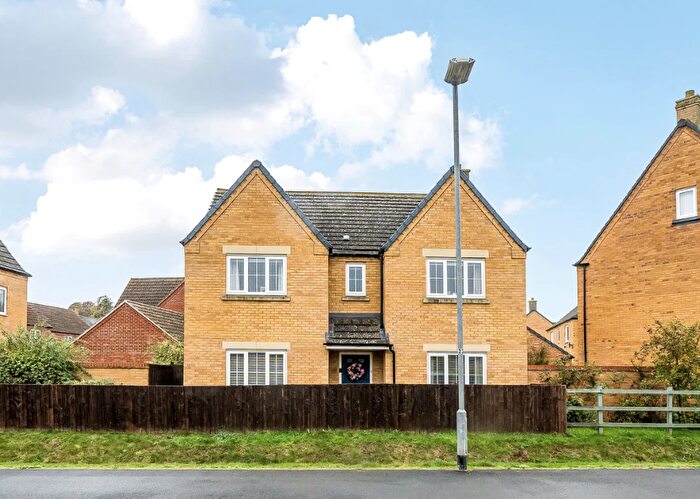 4 Bedroom Detached House For Sale In Hawthorn Close, Barleythorpe, Oakham, LE15