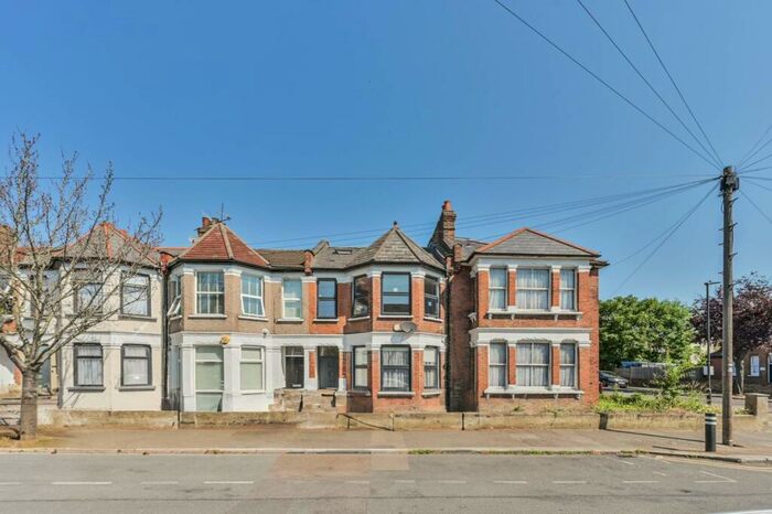 3 Bedroom Flat To Rent In Chester Road, Tottenham, London, N17