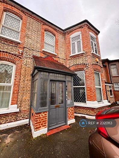 3 Bedroom Flat To Rent In Seven Kings, Ilford, IG3