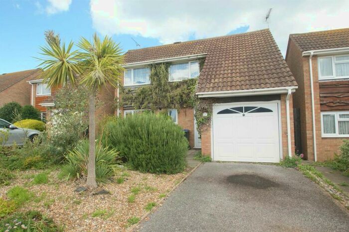 3 Bedroom Detached House To Rent In Eynsford Close, Cliftonville, CT9