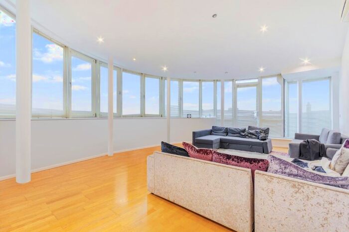 2 Bedroom Apartment For Sale In Top-floor Apartment, Fletcher Gate, Nottingham, NG1