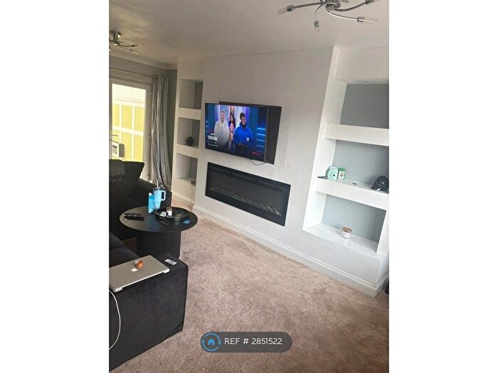 3 Bedroom Semi Detached House To Rent In Thickley Close, Mansfield, NG20