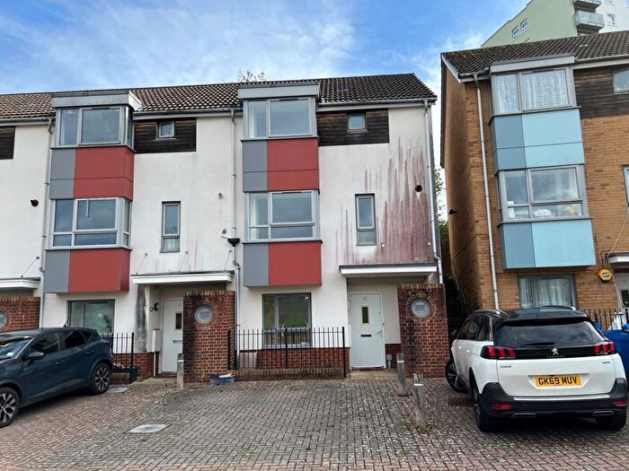 3 Bedroom End Terrace House For Sale In The Groves, Hartcliffe, Bristol, BS13