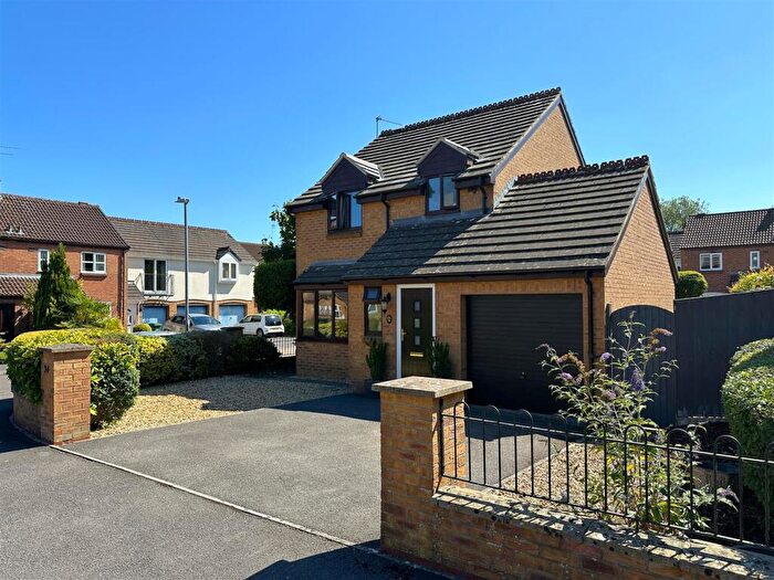 3 Bedroom Detached House For Sale In Blackberry Close, Chippenham, SN14