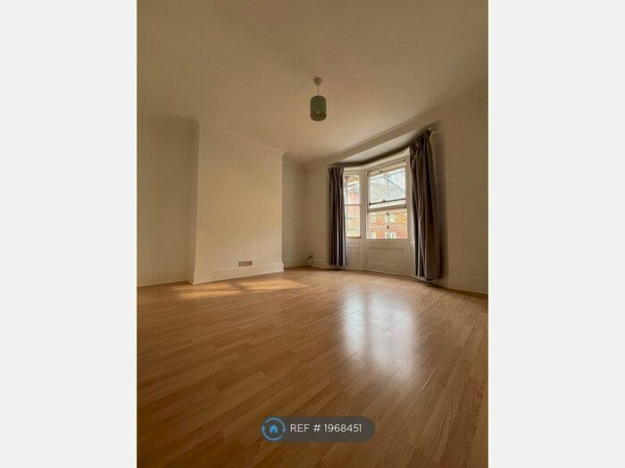 2 Bedroom Flat To Rent In Wakefield Road, Brighton, BN2
