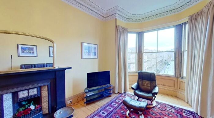 1 Bedroom Flat To Rent In South Clerk Street, Edinburgh, EH8