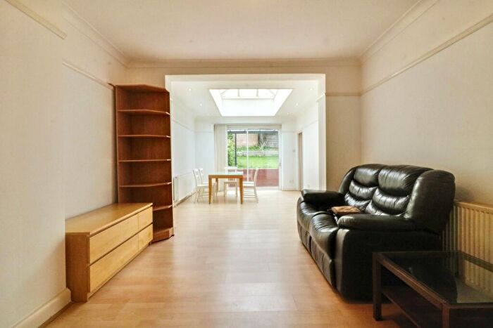 4 Bedroom Semi-Detached House To Rent In Cairnfield Avenue, London, NW2