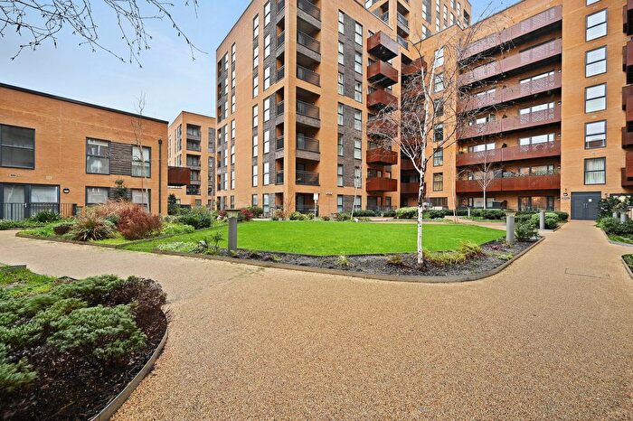 1 Bedroom Flat For Sale In East Acton Lane, London, W3
