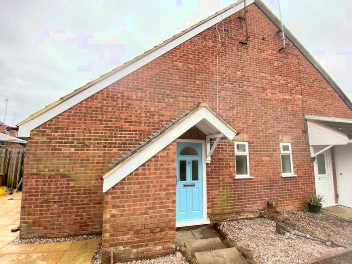 1 Bedroom Property To Rent In Redland Drive, Northampton, NN2