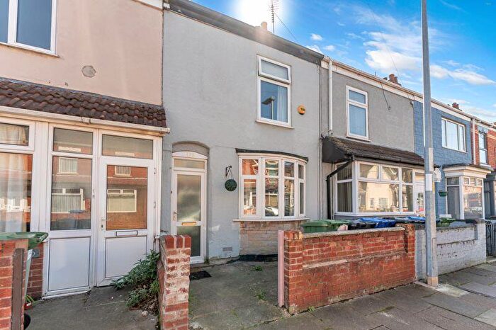 2 Bedroom Terraced House For Sale In Fairmont Road, Grimsby, DN32
