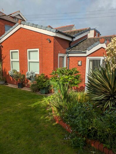 1 Bedroom Bungalow To Rent In Clifton Drive North, Lytham St.Annes, FY8