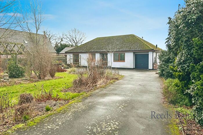 3 Bedroom Bungalow For Sale In Park Lane, Barlow, Selby, North Yorkshire, YO8