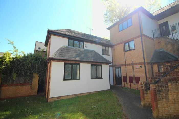 2 Bedroom Flat To Rent In St Annes Road, Hitchin, SG5