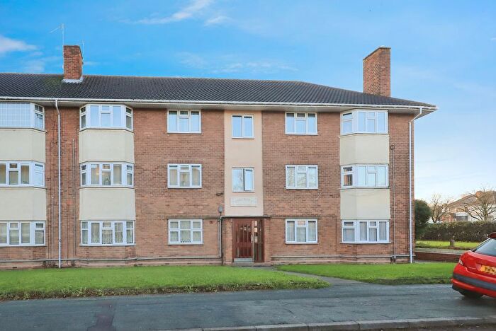 3 Bedroom Flat For Sale In Needwood Drive, Wolverhampton, West Midlands, WV4