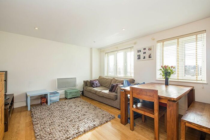 1 Bedroom Flat To Rent In Brewhouse Lane, London, SW15