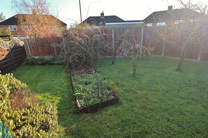 2 Bedroom Detached Bungalow For Sale In Chestnut Avenue, Bedhampton, PO9