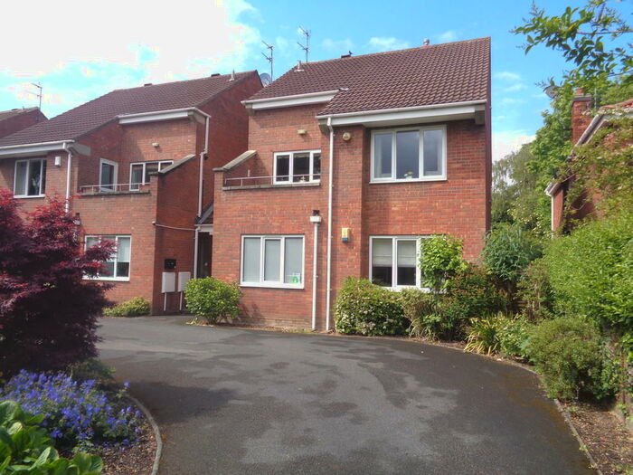 2 Bedroom Ground Flat To Rent In Apartment, Newland Park, HU5