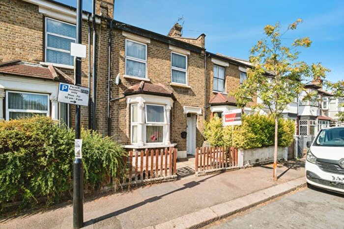 3 Bedroom Terraced House For Sale In Thorpe Road, Walthamstow, E17