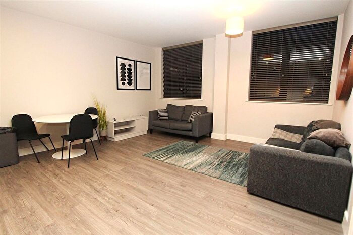 1 Bedroom Flat To Rent In Dawsons Square, Pudsey, LS28