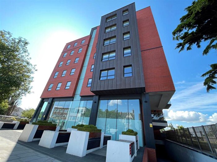 2 Bedroom Apartment To Rent In Rectory Grove, Leigh-On-Sea, SS9