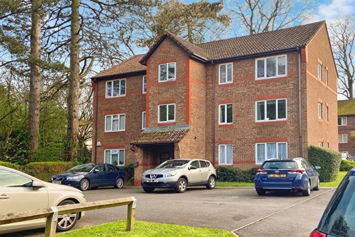 2 Bedroom Apartment To Rent In Nutfield Court, Maybush, SO16