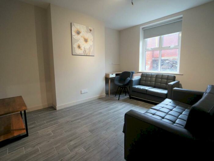 2 Bedroom House To Rent In Farrar Road, Bangor, Gwynedd, LL57