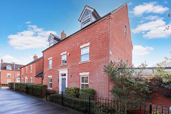 5 Bedroom Detached House For Sale In Parsons Road, Langley, SL3