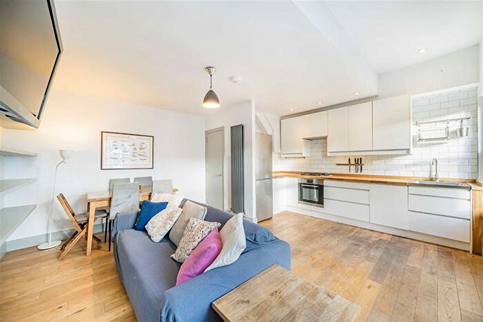 3 Bedroom Flat To Rent In Kellett Road, London, SW2