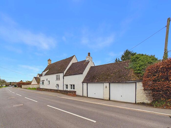 3 Bedroom Detached House For Sale In Churchway, Haddenham, HP17