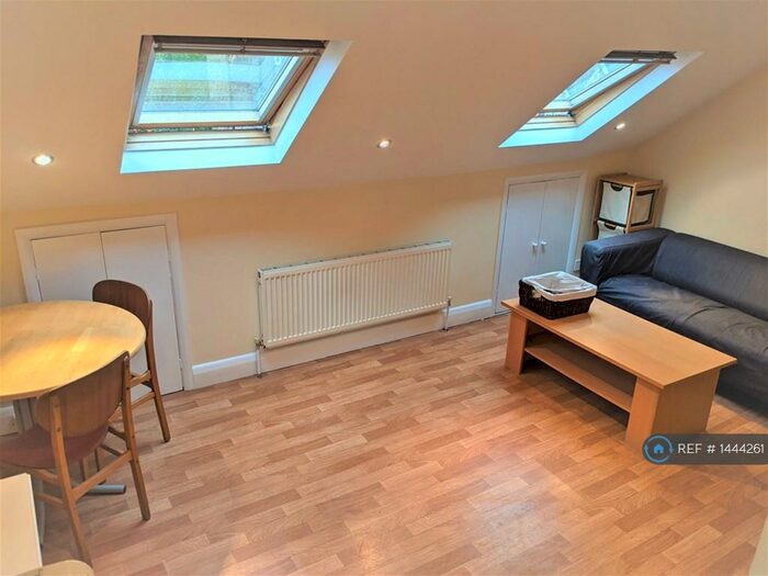 2 Bedroom Flat To Rent In Harringay, London, N4