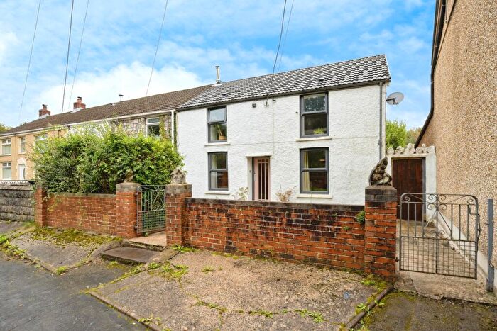 3 Bedroom End Of Terrace House For Sale In Crown Cottages, Ystradgynlais, Powys, SA9