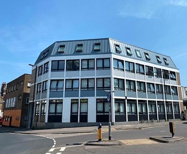 1 Bedroom Flat To Rent In Castle Way, Southampton, Hampshire, SO14