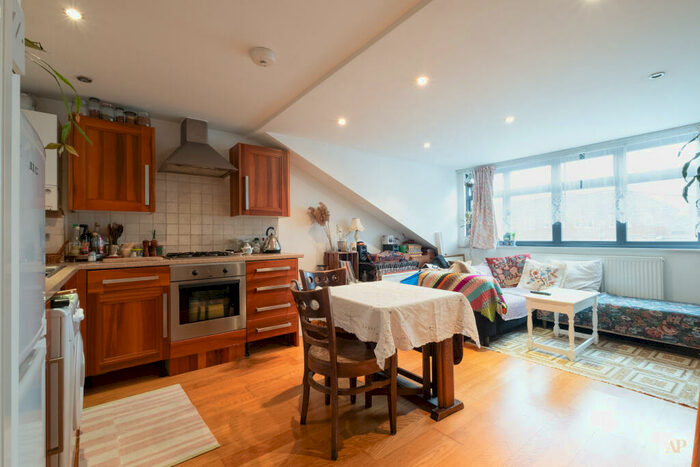 1 Bedroom Apartment To Rent In Church Lodge, Church Walk, London, N16