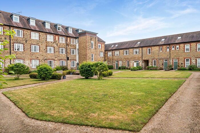 2 Bedroom Flat For Sale In Dodsley Lane, Easebourne, GU29