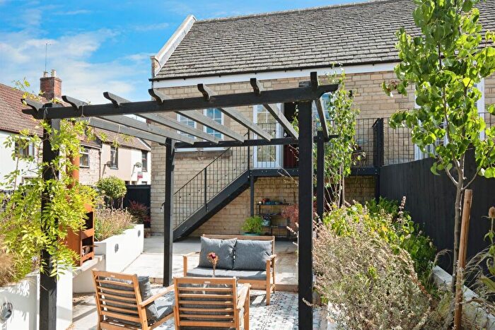 1 Bedroom Flat For Sale In The Woodlands, Calne, SN11